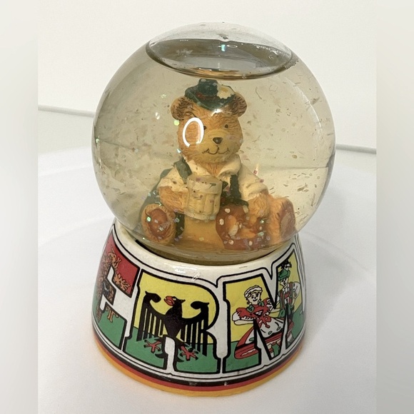 Germany Snow Globe Souvenir - Picture 5 of 7
